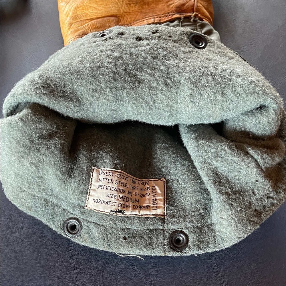 Vintage Leather and Fur Air Force Mittens - Picture 8 of 9
